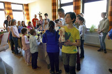 Kinderkarfreitagsliturgie im Gemeindezentrum (Foto: Karl-Franz Thiede)